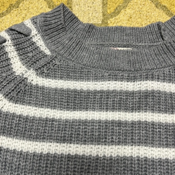 EUC SO stripped sweater - Picture 2 of 11